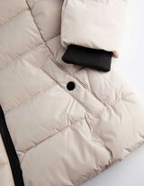 Parka - vetth&uuml;lgav - beezh