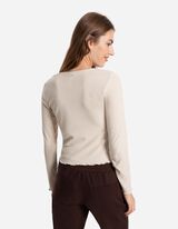 L&uuml;hike pikkade varrukatega s&auml;rk - soonikuline struktuur - valge