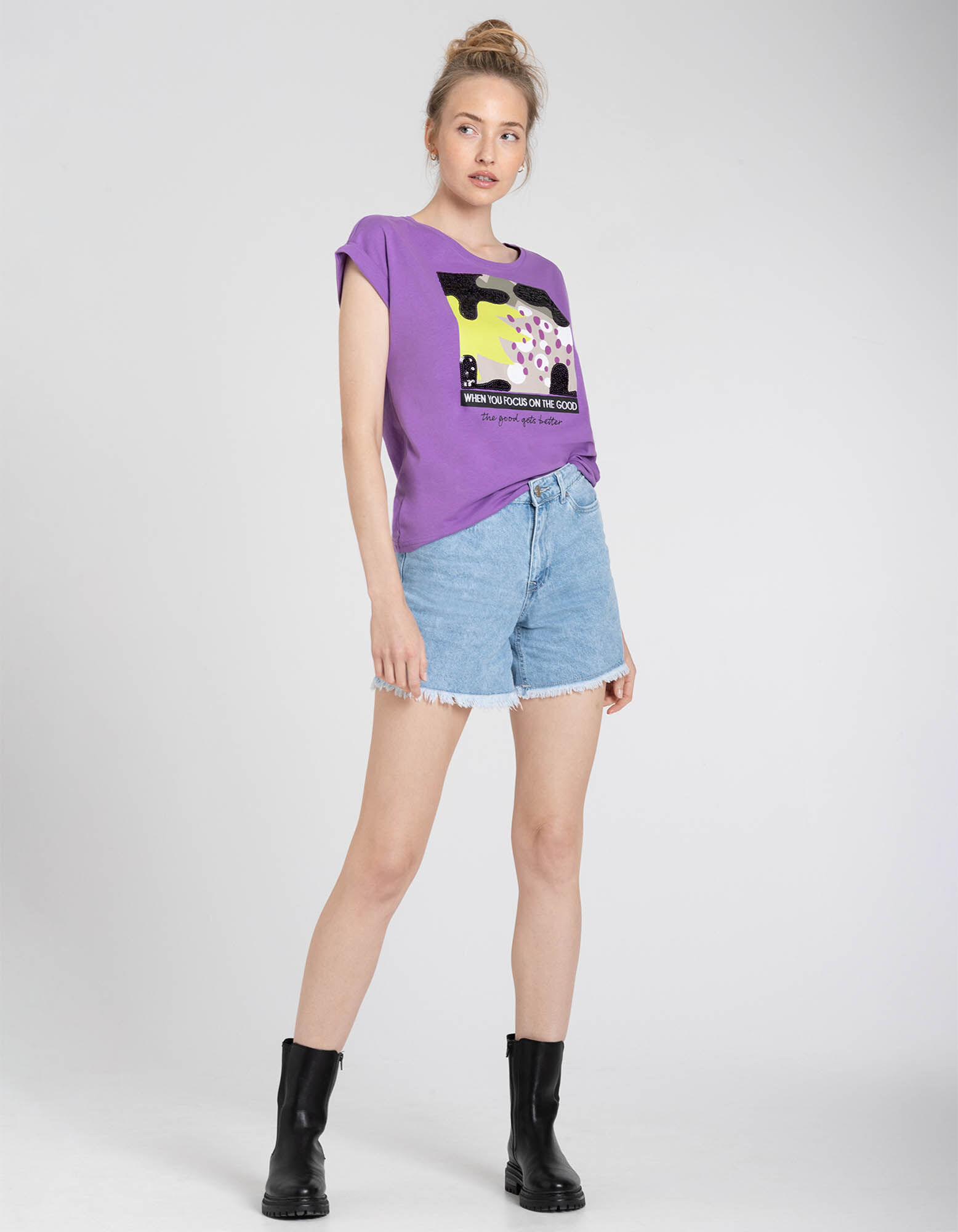 T-shirt - Ornement paillet&eacute; - Lilas