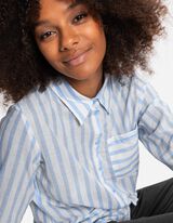 Palaidinė - Kišenė krūtinės srityje - sviesiai melynas