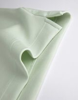 T-s&auml;rk - sisaldab modaali - heleroheline