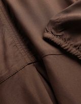 V v&yacute;střih - hneda