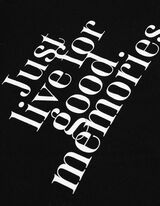 T-s&auml;rk - Oversized-l&otilde;ikega - must