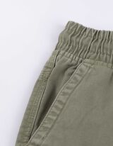 Bermuda-stiilis p&uuml;ksid  - &uuml;hev&auml;rviline - roheline