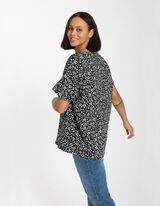 T-s&auml;rk - allover-mustriga - must