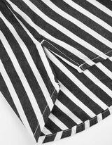 Košeľová blúzka - Okrúhly výstrih s gombíkovou légou - cierna