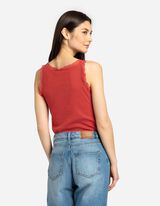 Ujjatlan felső - Csipker&aacute;t&eacute;ttel - m&eacute;lyv&ouml;r&ouml;s