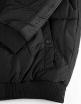 Tepitud jope - vetth&uuml;lgav - must