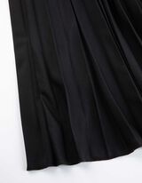 Nabrano krilo - Zloženke - crna