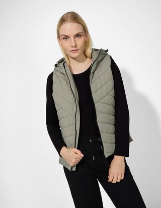 Tepitud vest - tepitud kaunistused - tumeroheline