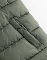 Pro&scaron;&iacute;van&aacute; vesta - N&aacute;&scaron;ivka se značkou - tmave zelena