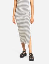 Hossz&uacute; szoknya - Finoman bord&aacute;zott - feher