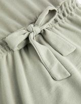 Suknelė - Įvertas rai&scaron;telis juosmens auk&scaron;tyje - zalias