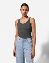 Top - Pod&iacute;l streče - tmave seda