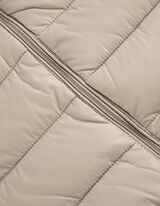 Tepitud vest - pngutusn&ouml;&ouml;riga kapuuts - beezh