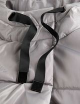 Pre&scaron;iti pla&scaron;č - ne prepu&scaron;ča veter - siva