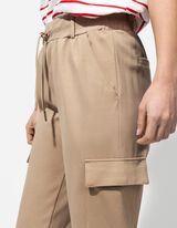 Dressip&uuml;ksid - peale&otilde;mmeldud taskud - beezh