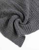 Set cappello e sciarpa - maglia a cavo - grigio scuro