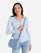 Geantă de umăr - Clapetă cu buton - Albastru deschis