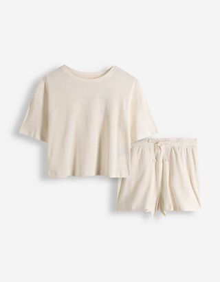 Pyjama Set aus Shirt und Shorts - Waffelstruktur - wei&szlig;