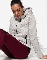 Tepitud jope - tepitud kaunistused - valge