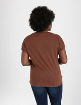 T-s&auml;rk - &uuml;hev&auml;rviline - tumepruun