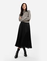 Sukňa áčkového strihu - Satén - cierna