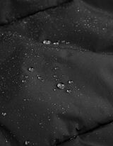 Pre&scaron;&iacute;van&yacute; kab&aacute;t - Vodoodpudiv&aacute; - cierna