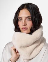 szal pętla - sztuczne futerko - bialy