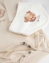 Hosszú ujjú bodysuitból, nadrágból, pólóból, pulóverből és mellényből álló készlet - Elszórt nyomott minta - feher