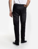 Straight model - crno