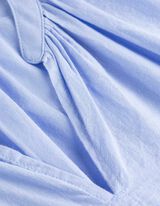 Palaidinė - V formos i&scaron;kirptė - sviesiai melynas