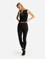 Kratka majica na bretele - slim model - crno