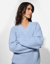 sweter - dekolt w serek - jasny niebieski