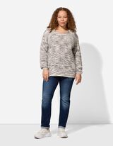 Sweter z dzianiny - dekolt w serek - bialy