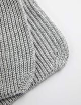 &Scaron;aliček z rolojem - Groba pletenina - siva