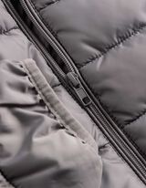 Pro&scaron;&iacute;van&aacute; bunda - Vodoodpudiv&aacute; - seda