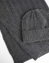 Set cappello e sciarpa - maglia a cavo - grigio scuro