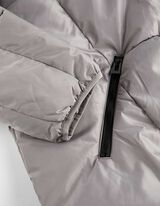 Pre&scaron;iti pla&scaron;č - ne prepu&scaron;ča veter - siva