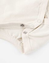 R&ouml;vid ujj&uacute; body - Feliratos nyomott minta - b&eacute;zs