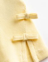 T-Shirt - Schleifenapplikation - hellgelb