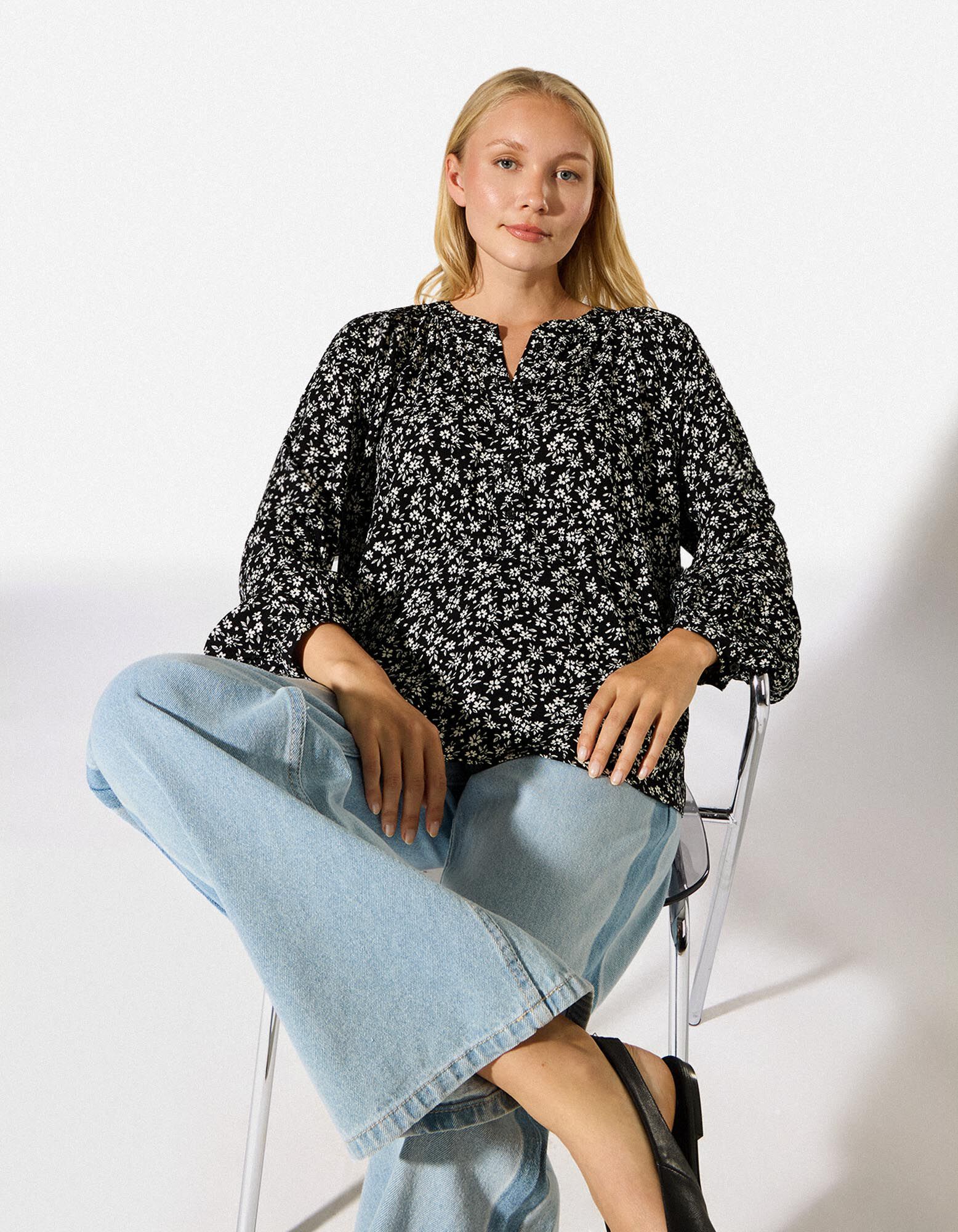Bluse - Florales Muster - Schwarz