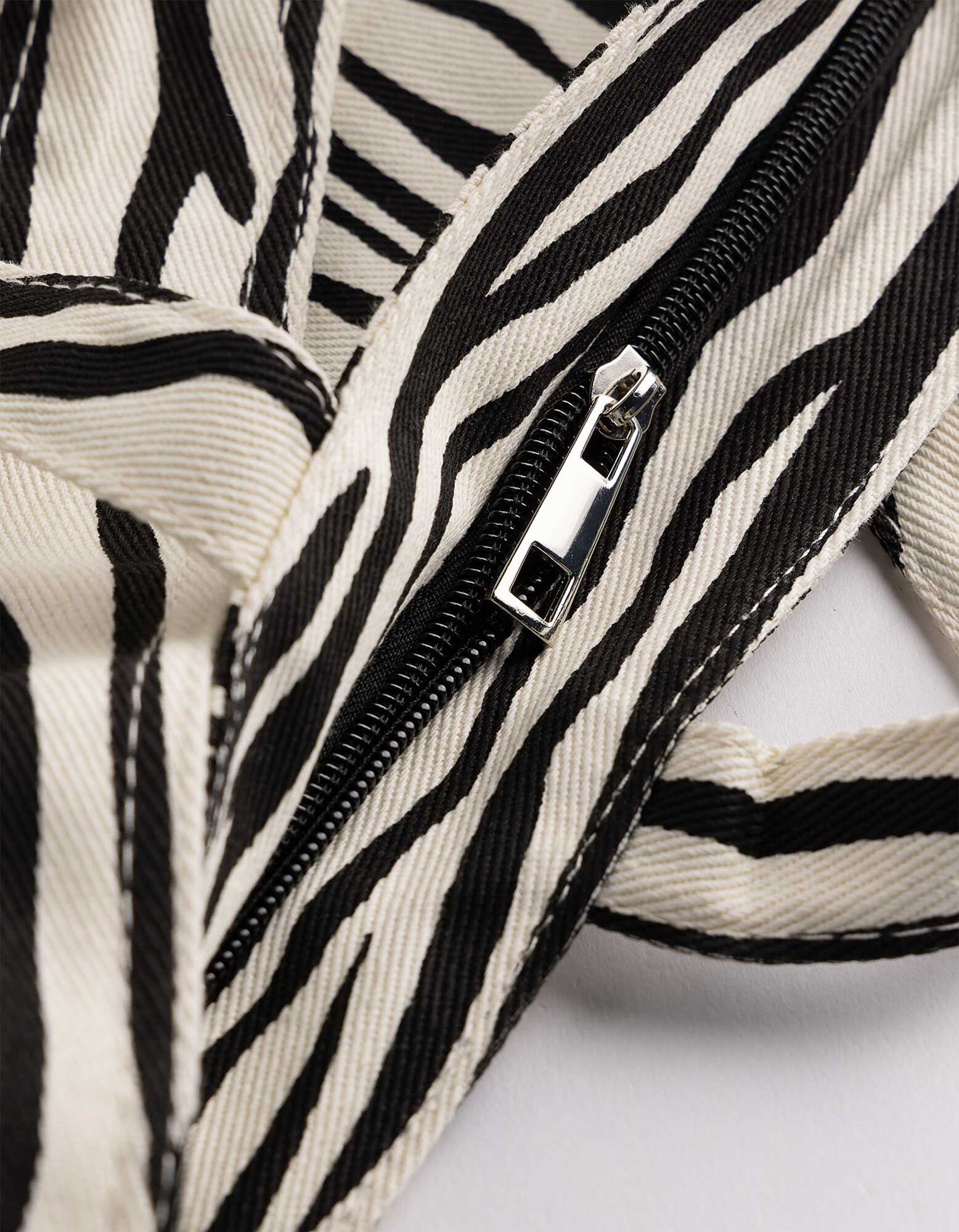 Zebř&iacute; vzor - cern&aacute;