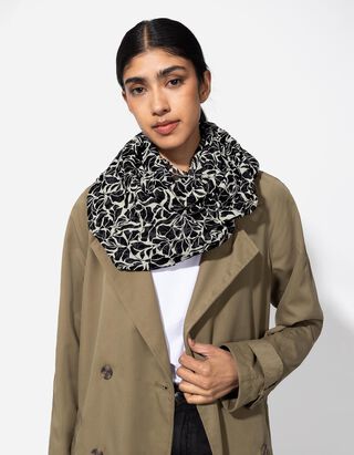 szal pętla - nadruk na całej powierzchni - bialy