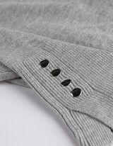 Pleteni pulover - Ukrasna dugmad - sivo