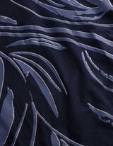 Tričko - Vzor po cel&eacute; plo&scaron;e - tmave modra