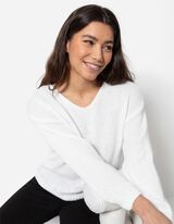 Pleteni pulover - V-izrez - bela