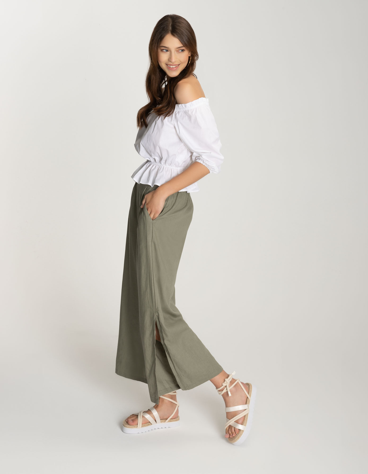 Haut en dentelle - Encolure carmen - blanc