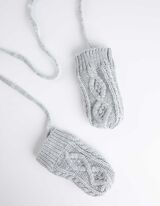 Set aus Mütze und Handschuhen - Zopfstrick