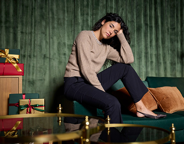 Prospekt Damenmode mit rosa Blaizer 